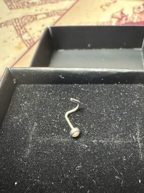 Maria Tash 14k white gold nostril screw